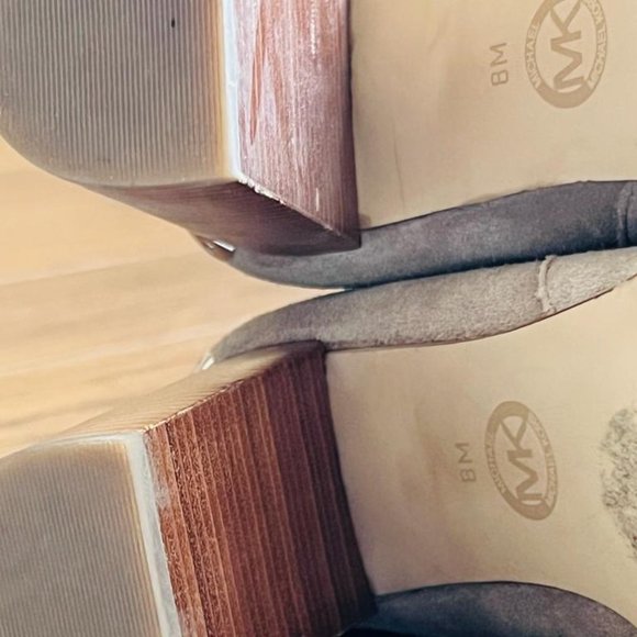 Boots Michael Kors size 8  BEIGE, HIGH SUEDE. - Picture 6 of 12